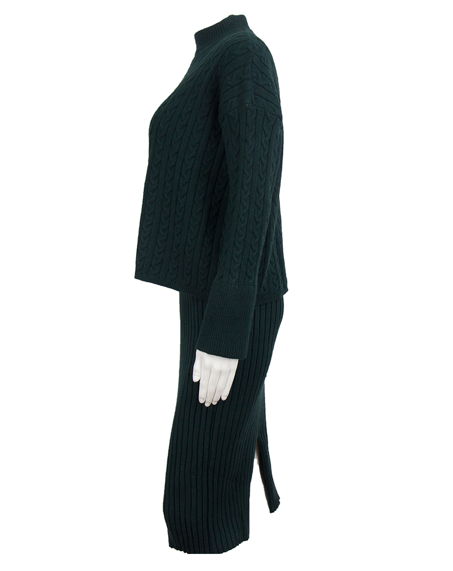 秋冬款套装：纯色麻花半高领针织衫+吊带V领侧边开叉连衣裙两件套