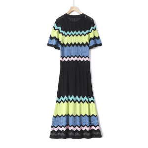 新款韩版复古菱形条纹撞色圆领波浪纹毛织裙
